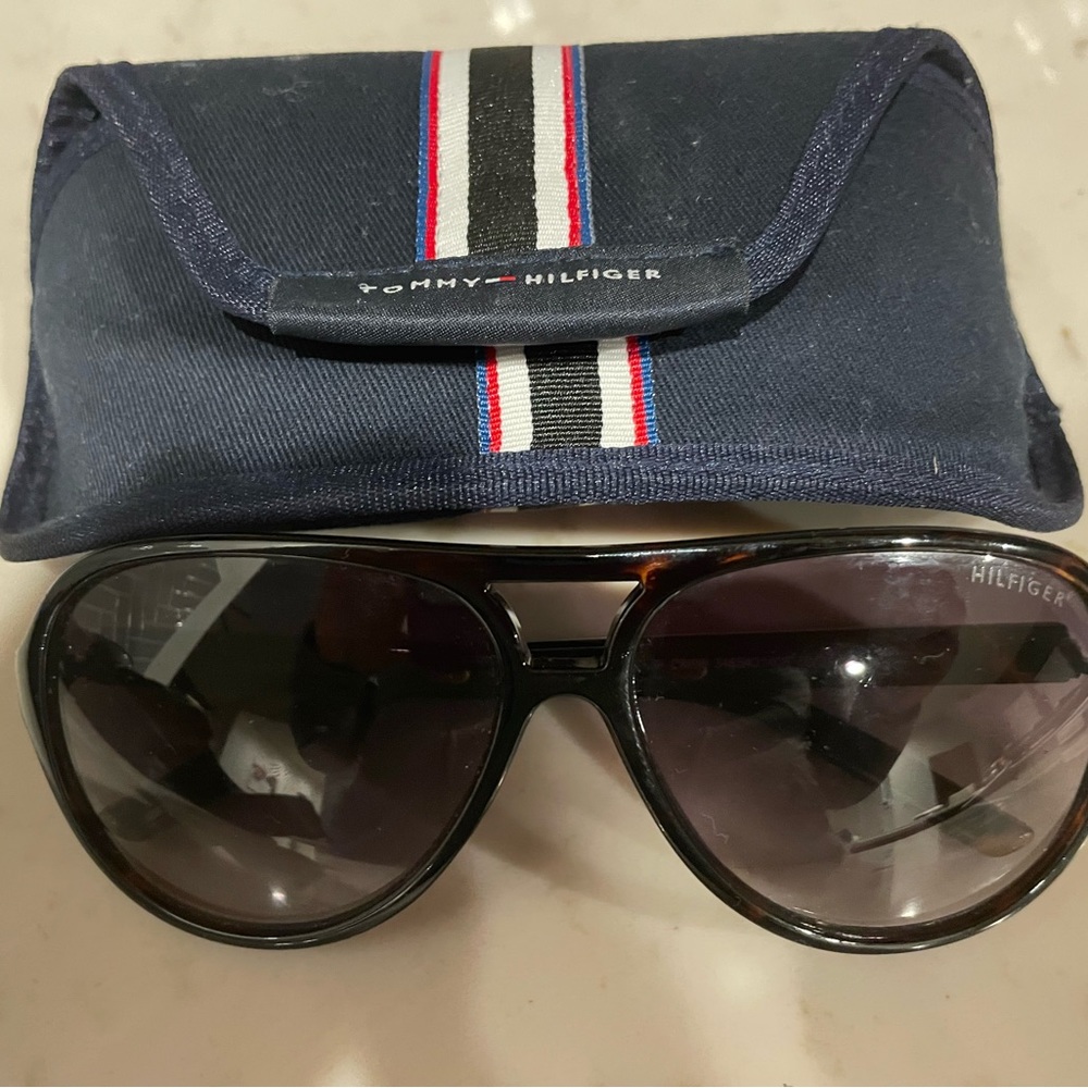 Women’s Brown tortoise aviator style Sunglasses winter perfect by Tommy Hilfiger